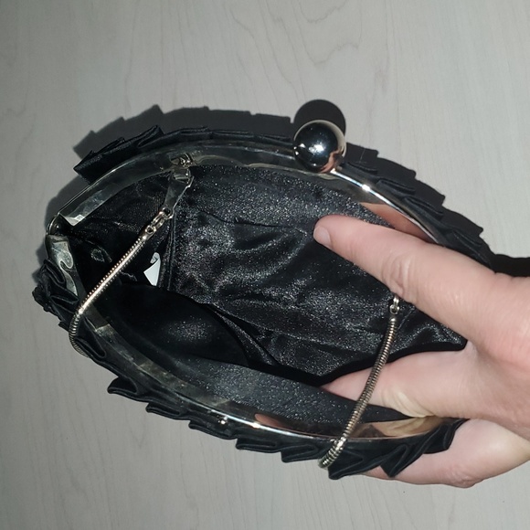 Black satin evening bag pleat clam closure silver clasp beaded floral adornment - Picture 6 of 6